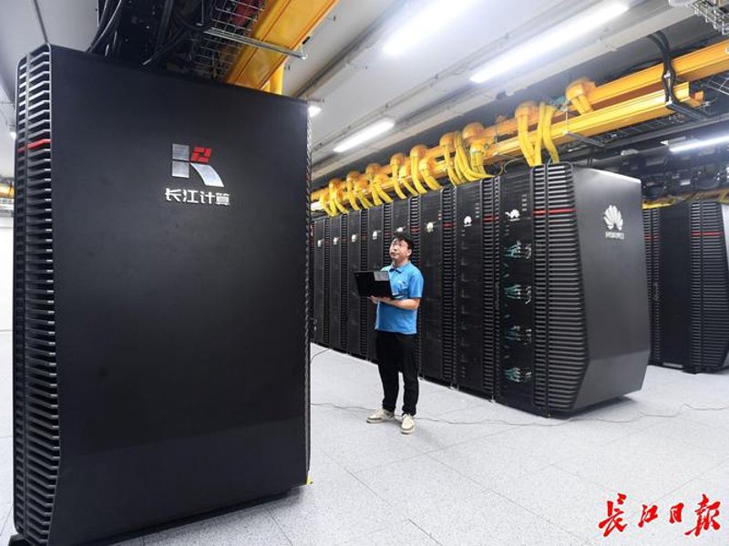 武汉软件开发行业：创新与挑战同行